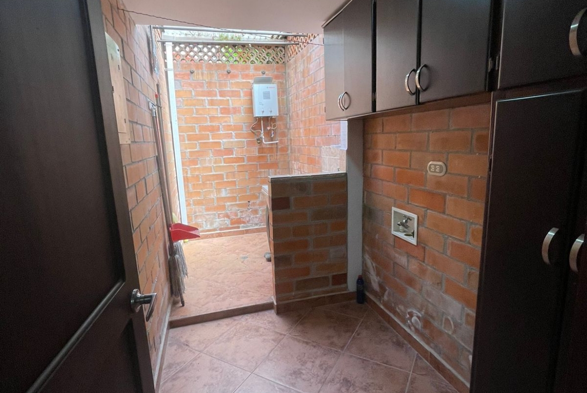 VENDO CASA EN BOMBAY DOSQUEBRADAS