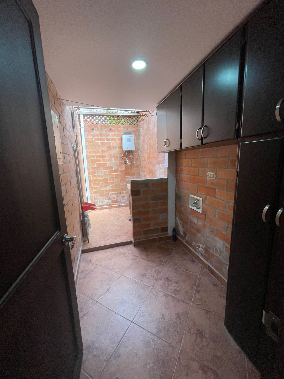 305073820240906031717 VENDO CASA EN BOMBAY DOSQUEBRADAS