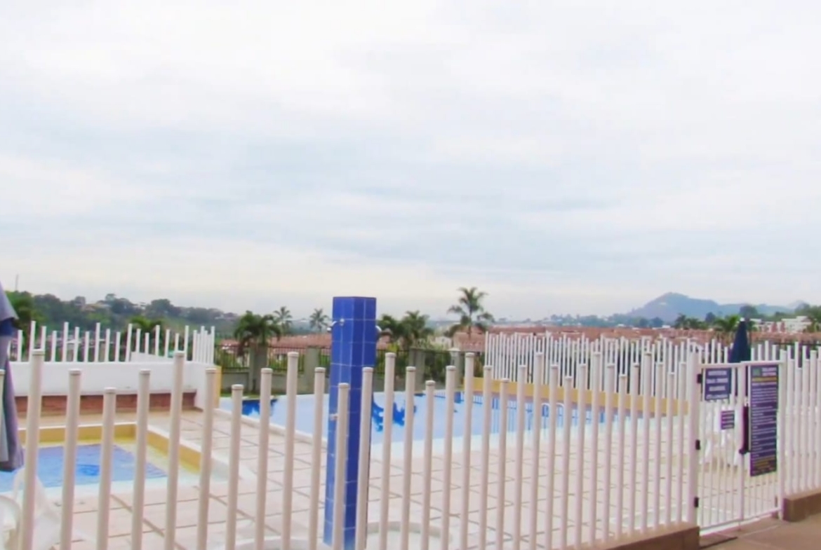 VENDO CASA EN AVENIDA SUR CONJUNTO CERRADO.