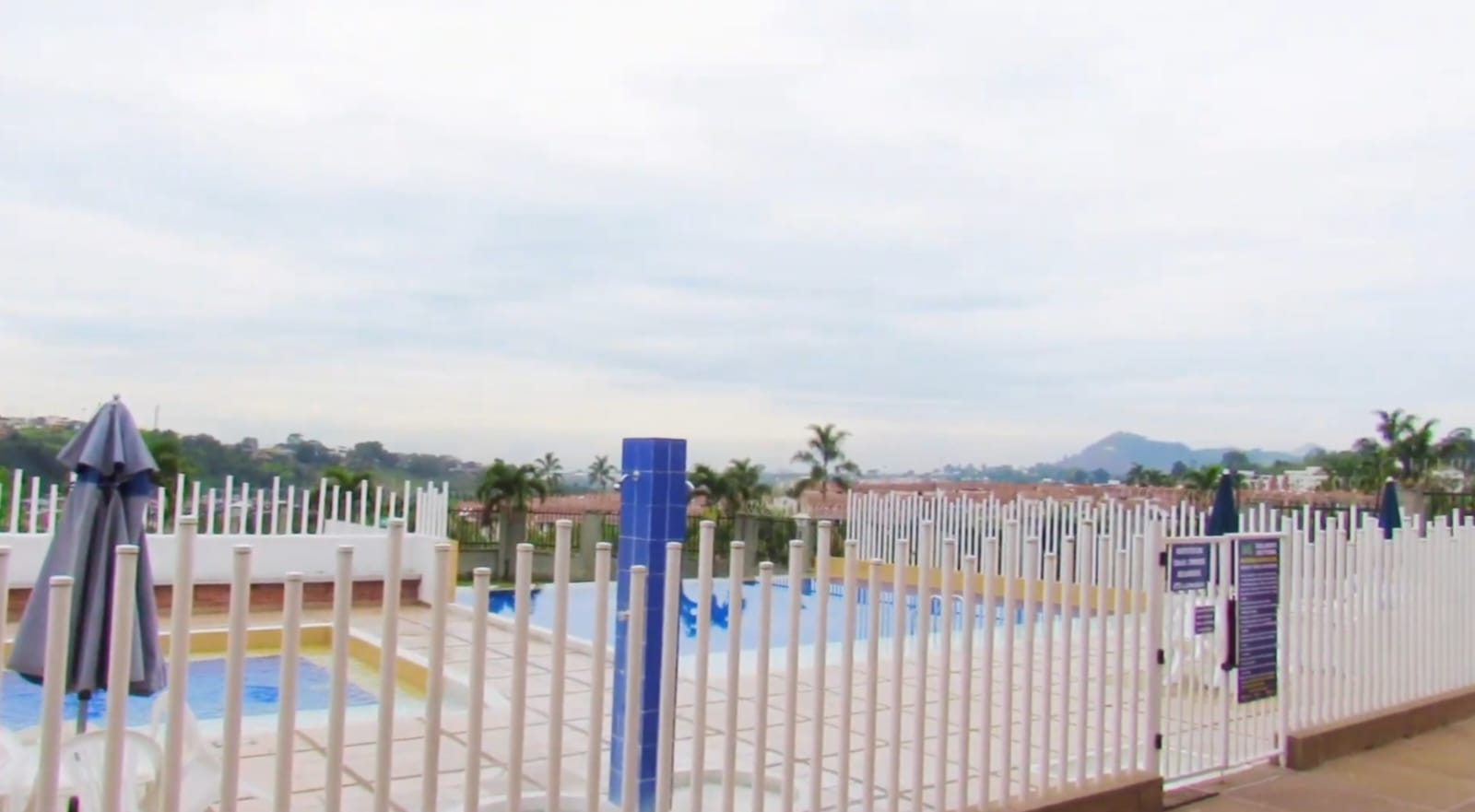 VENDO CASA EN AVENIDA SUR CONJUNTO CERRADO.