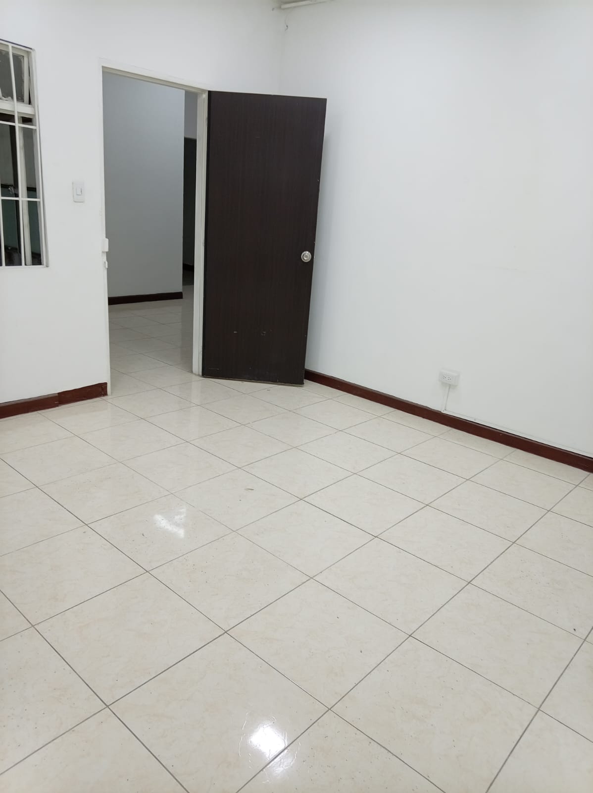 305073820260507104453 LOCAL EN EL CENTRO PARA LA RENTA