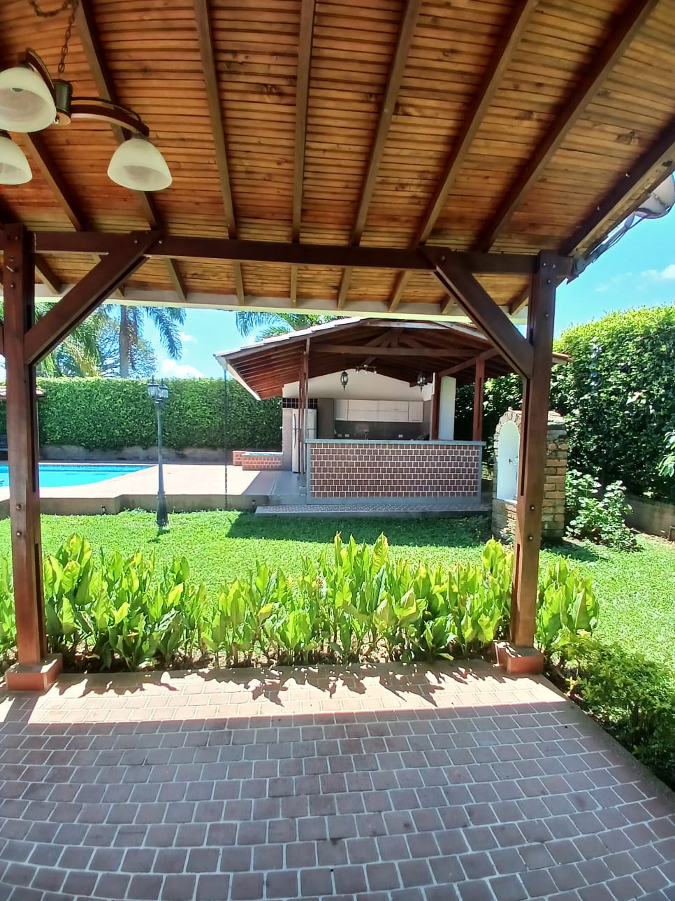 VENDO CASA CAMPESTRE VIA CERRITOS LA VIRGINIA