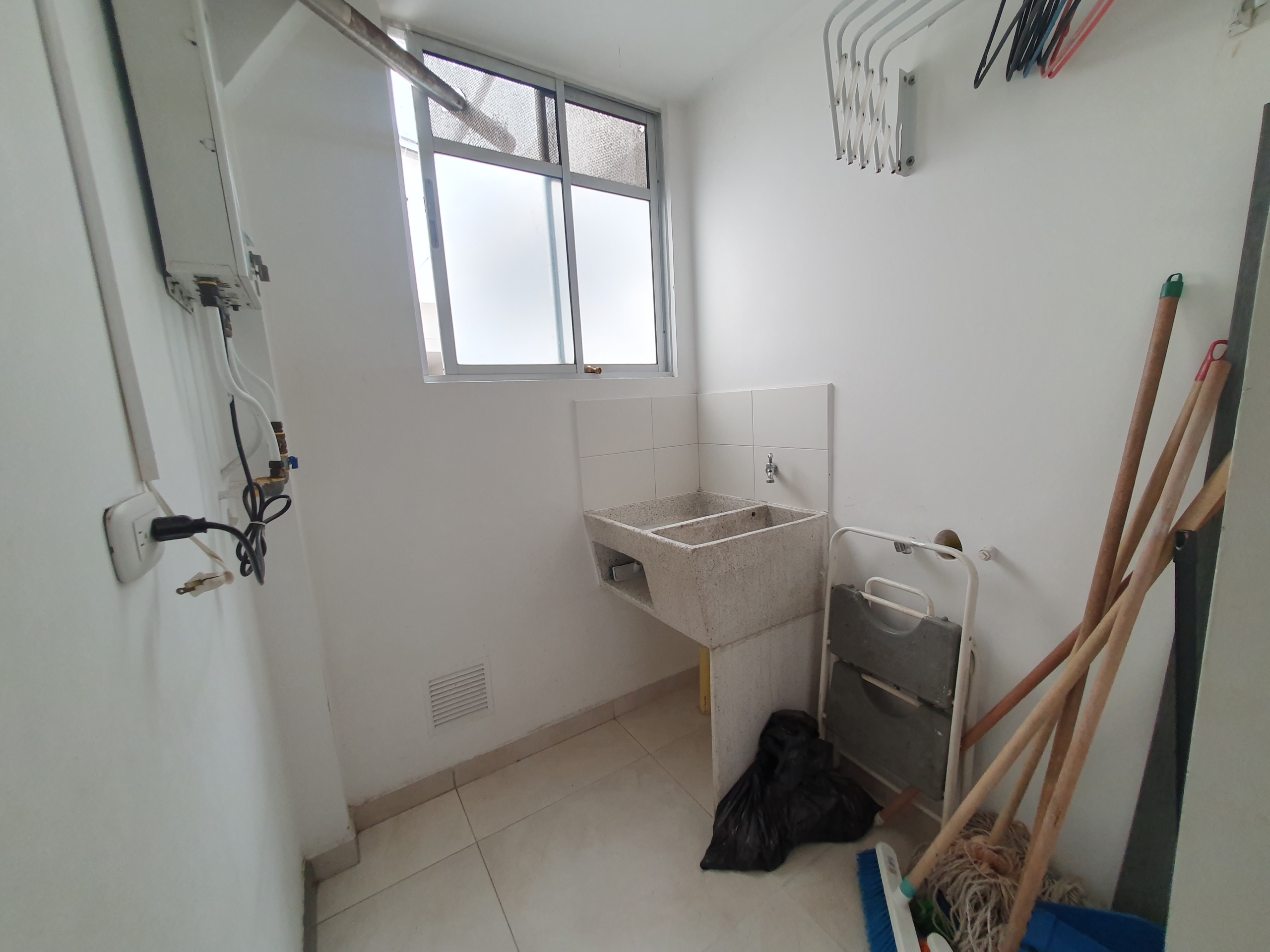EN VENTA APARTAMENTO DUPLEX AV SUR SECTOR CORALES
