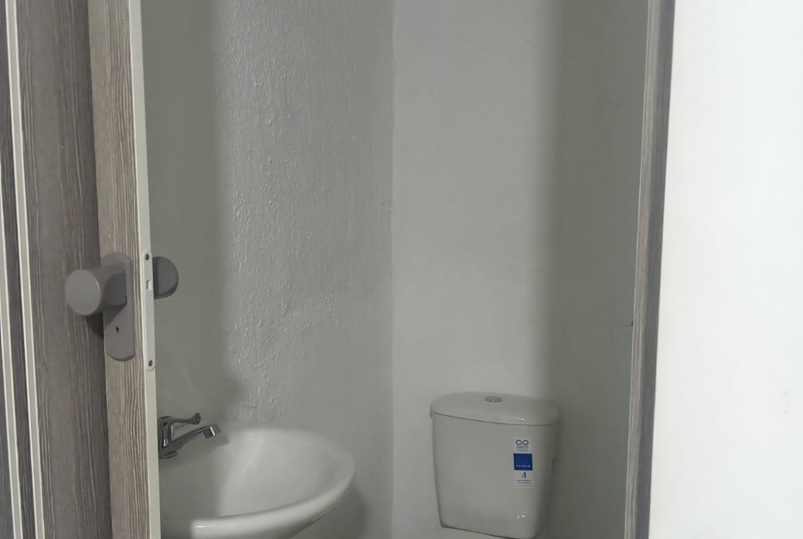 VENDO CASA DÚPLEX CON LOCAL EN SECTOR VILLA VERDE