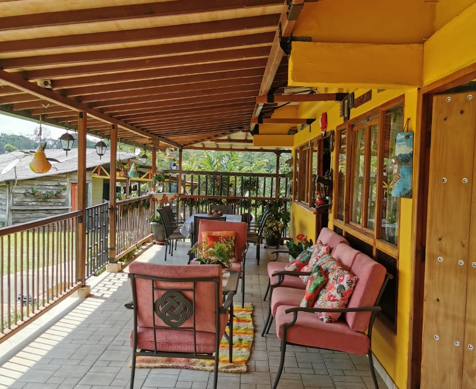 VENDO HERMOSA FINCA DE 10.000 M2 a 5 MIN DEL CRUCERO DE COMBIA