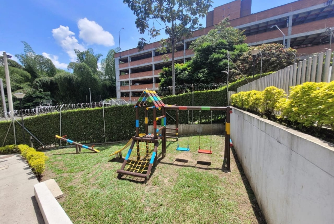 SE VENDE APARTAMENTO AV SUR, CORALES 3 ALCOBAS