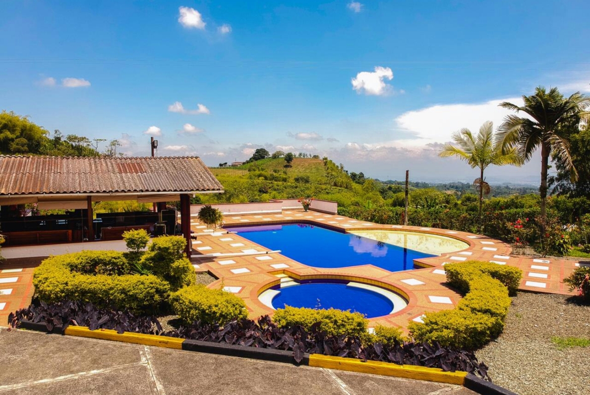 SE VENDE HERMOSA FINCA DE RECREO VIA A ARMENIA