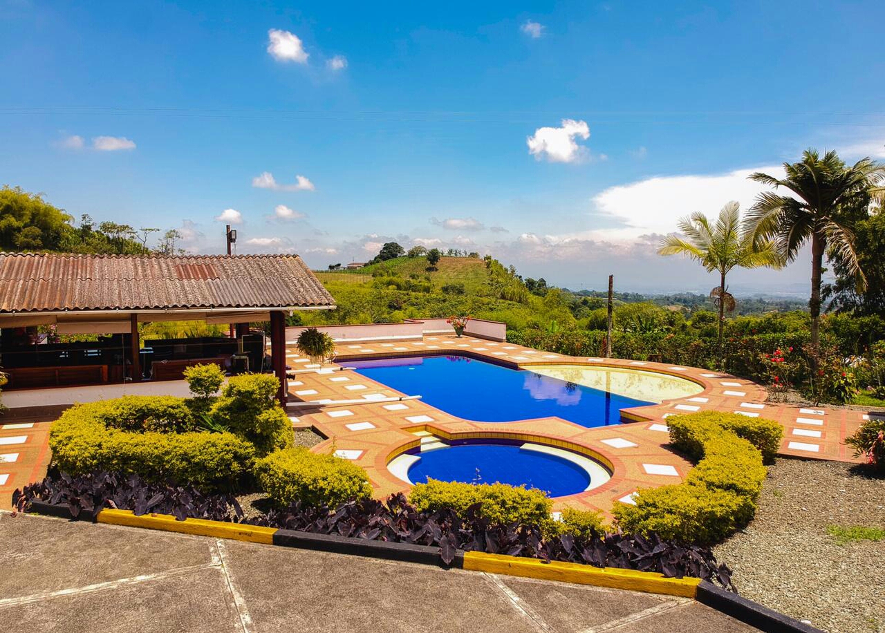 SE VENDE HERMOSA FINCA DE RECREO VIA A ARMENIA