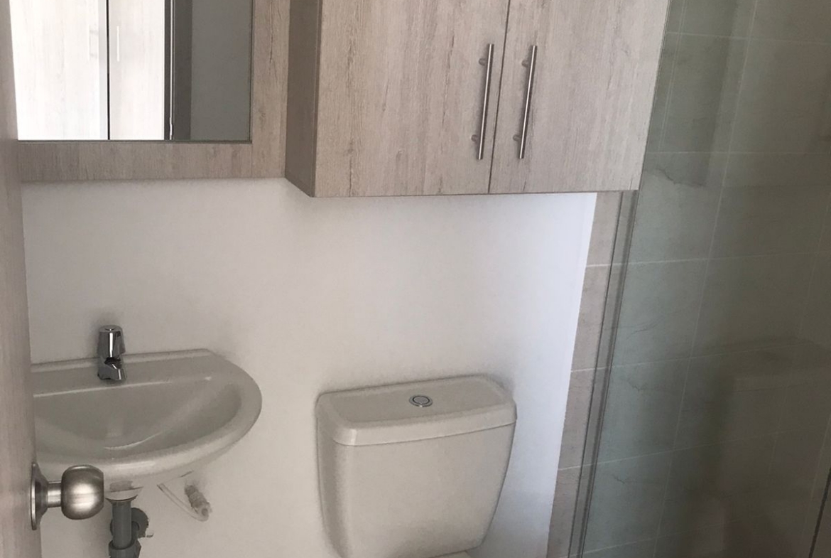 ARRIENDO APTO EN LA VIA CONDINA PALO VERDE PER