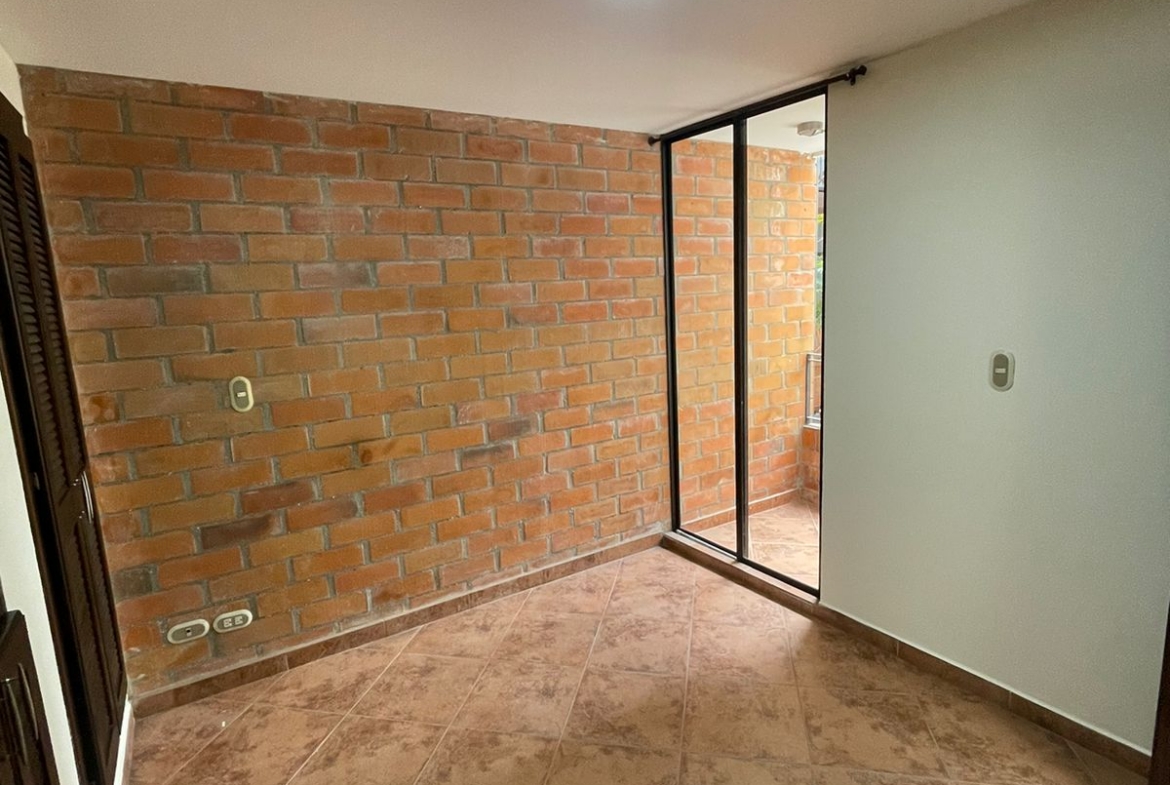 VENDO CASA EN BOMBAY DOSQUEBRADAS