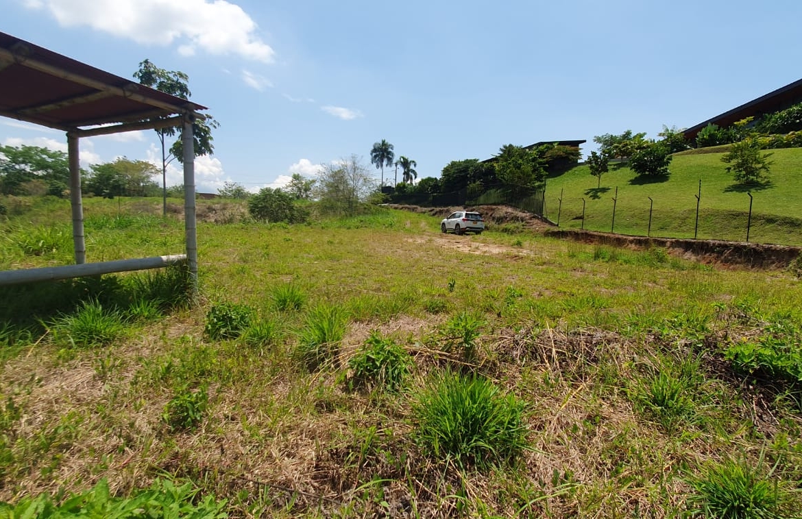 EN VENTA LOTE CERRITOS PEREIRA 10.055 M2