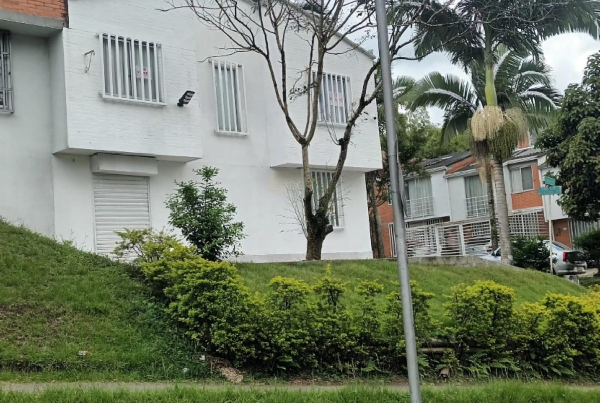 VENDO CASA DÚPLEX CON LOCAL EN SECTOR VILLA VERDE