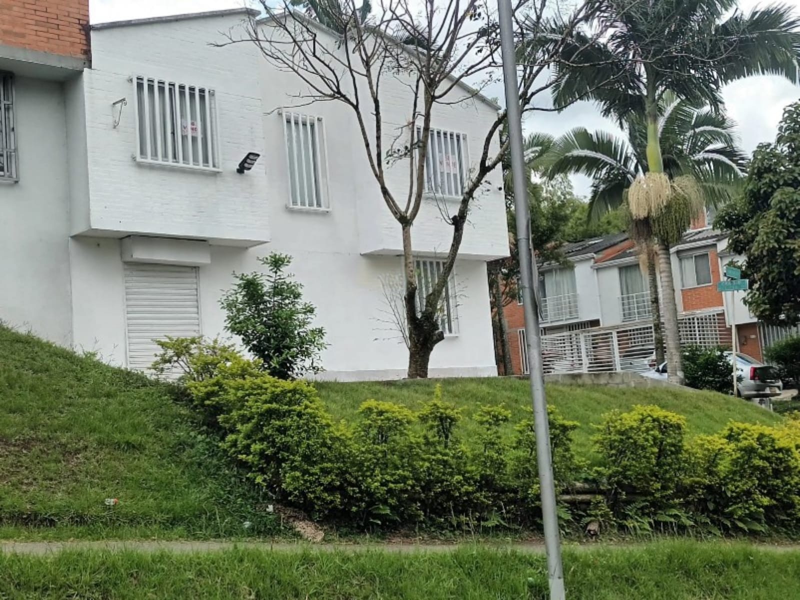 VENDO CASA DÚPLEX CON LOCAL EN SECTOR VILLA VERDE