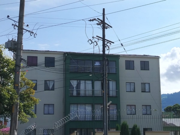 VENDO APARTAMENTO EN LA CIRCUNVALAR