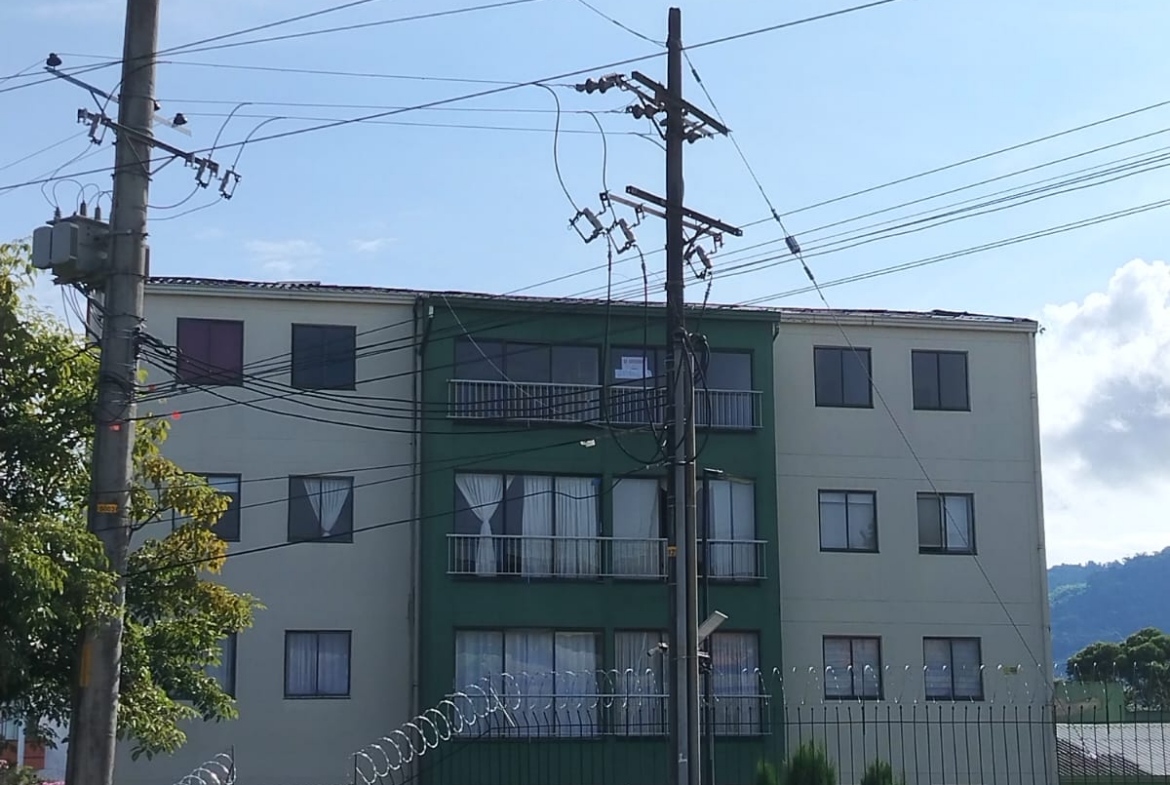 VENDO APARTAMENTO EN LA CIRCUNVALAR