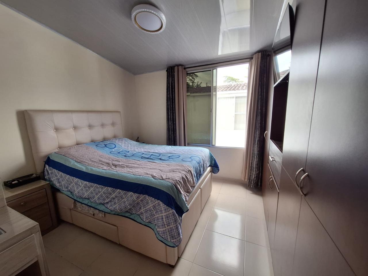 VENDO CASA EN AVENIDA SUR CONJUNTO CERRADO.