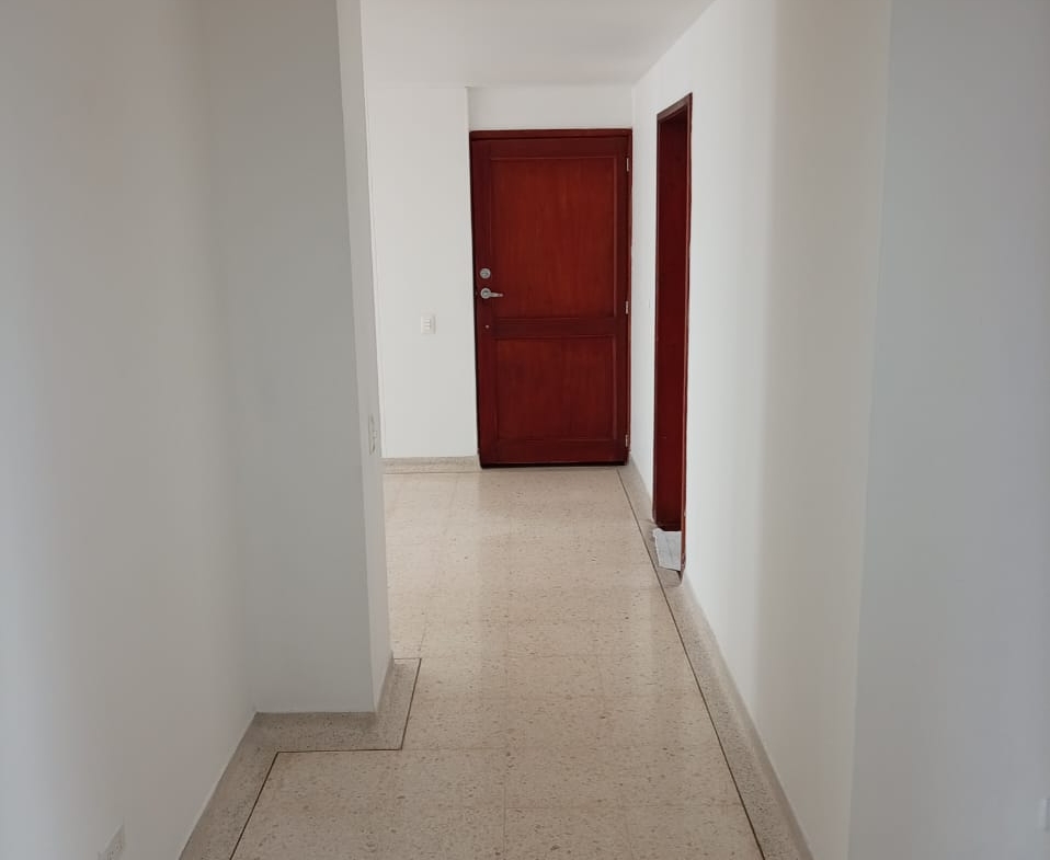 SE VENDE APARTAMENTO CERCA A MEGACENTRO PINARES