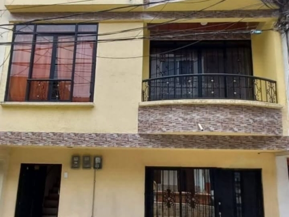 SE VENDE CASA DE TRES PISOS EN SAMARIA