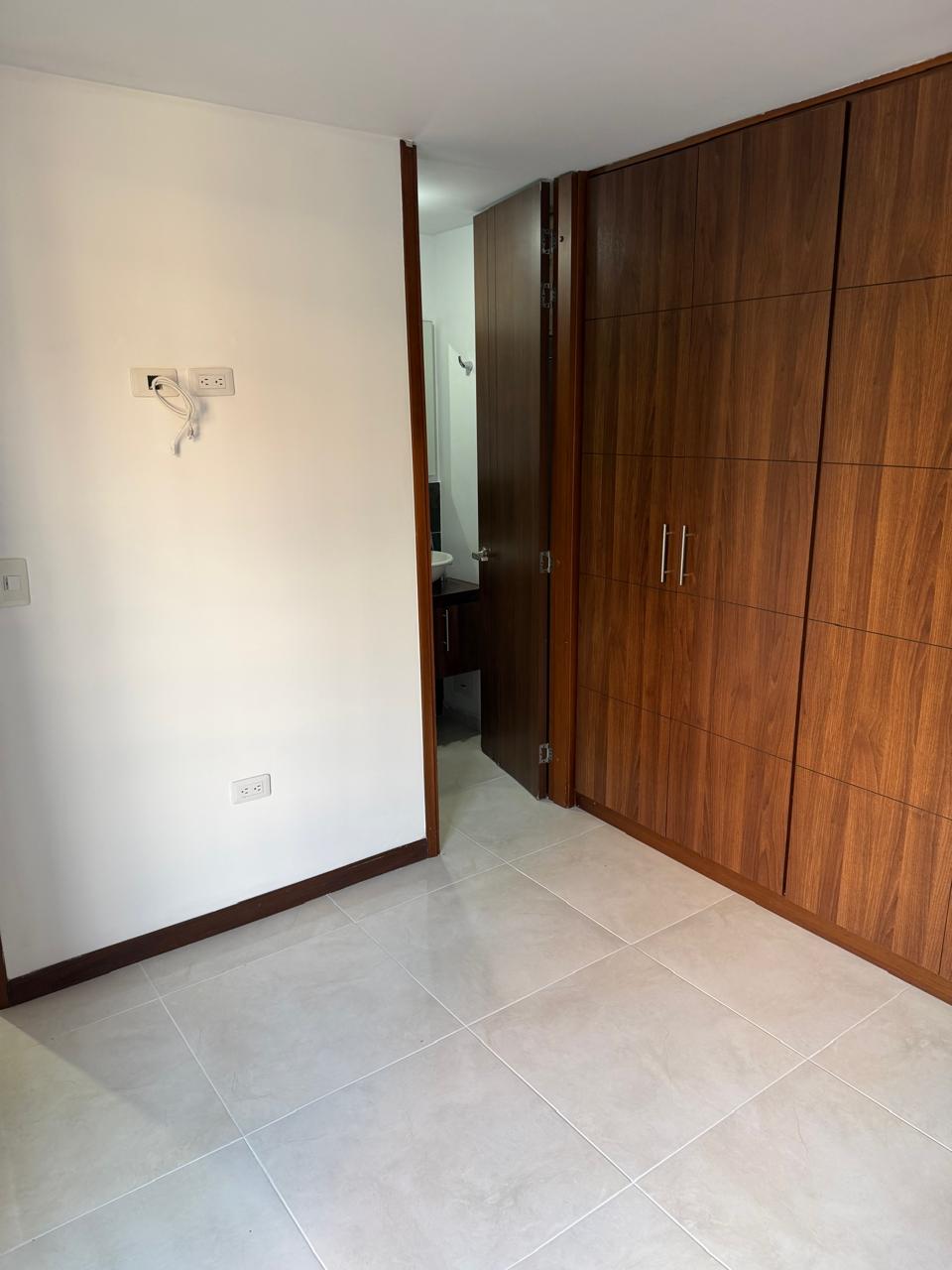 30507420260425051524 SE VENDE APARTAMENTO AV SUR, CORALES 3 ALCOBAS