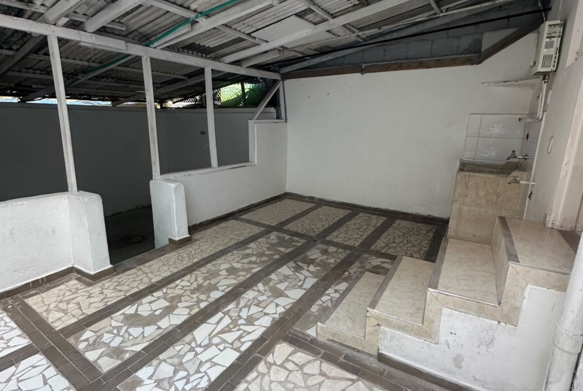 RENTO CASA COMERCIAL EN LA VILLA