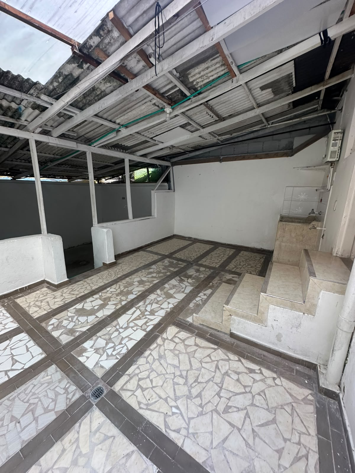 RENTO CASA COMERCIAL EN LA VILLA