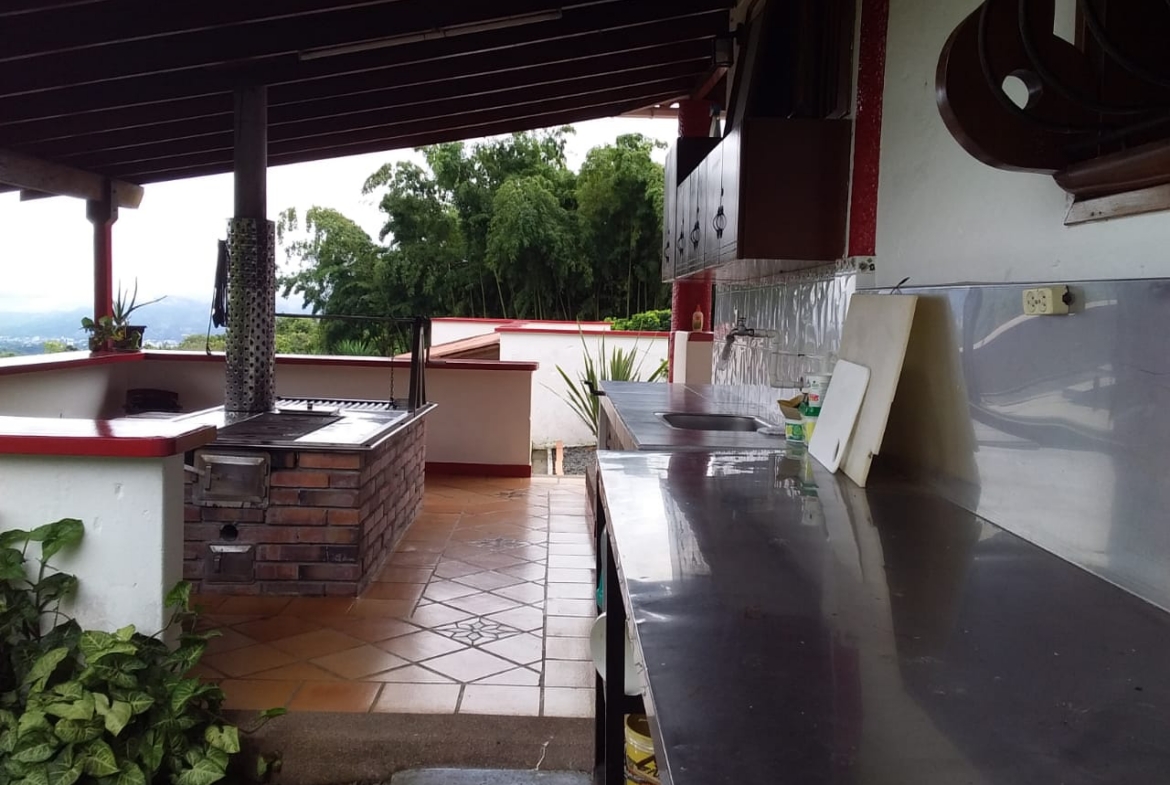 SE VENDE HERMOSA FINCA DE RECREO VIA A ARMENIA