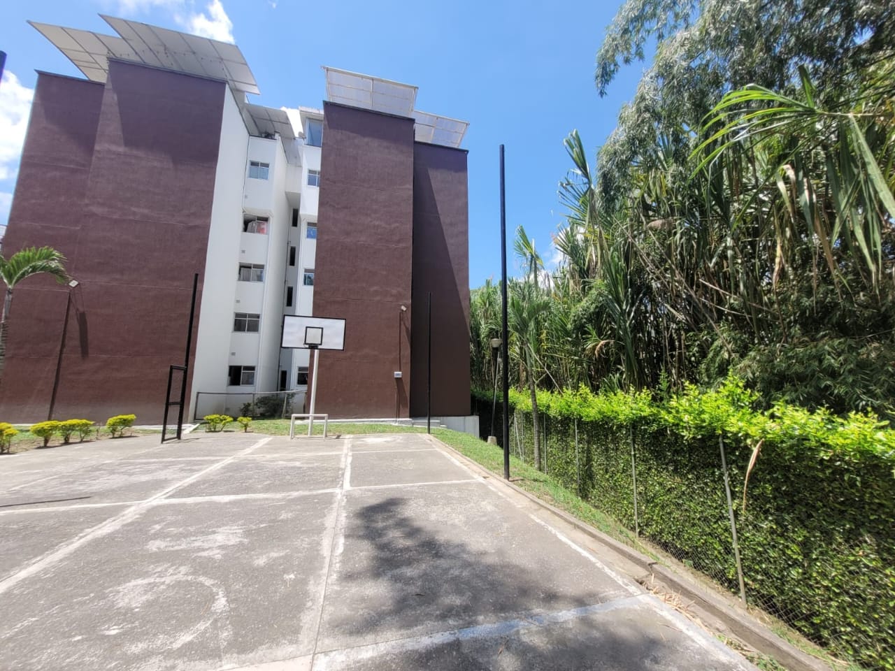305074220260425052503 SE VENDE APARTAMENTO AV SUR, CORALES 3 ALCOBAS