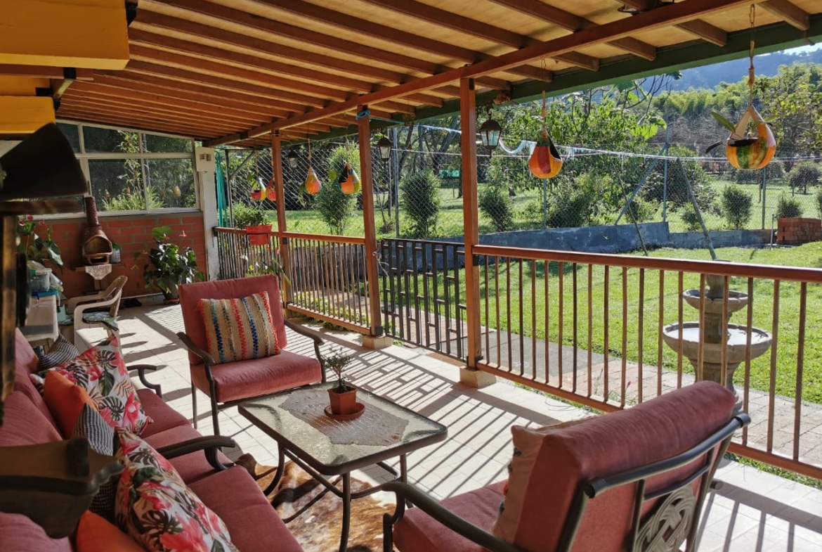 VENDO HERMOSA FINCA DE 10.000 M2 a 5 MIN DEL CRUCERO DE COMBIA