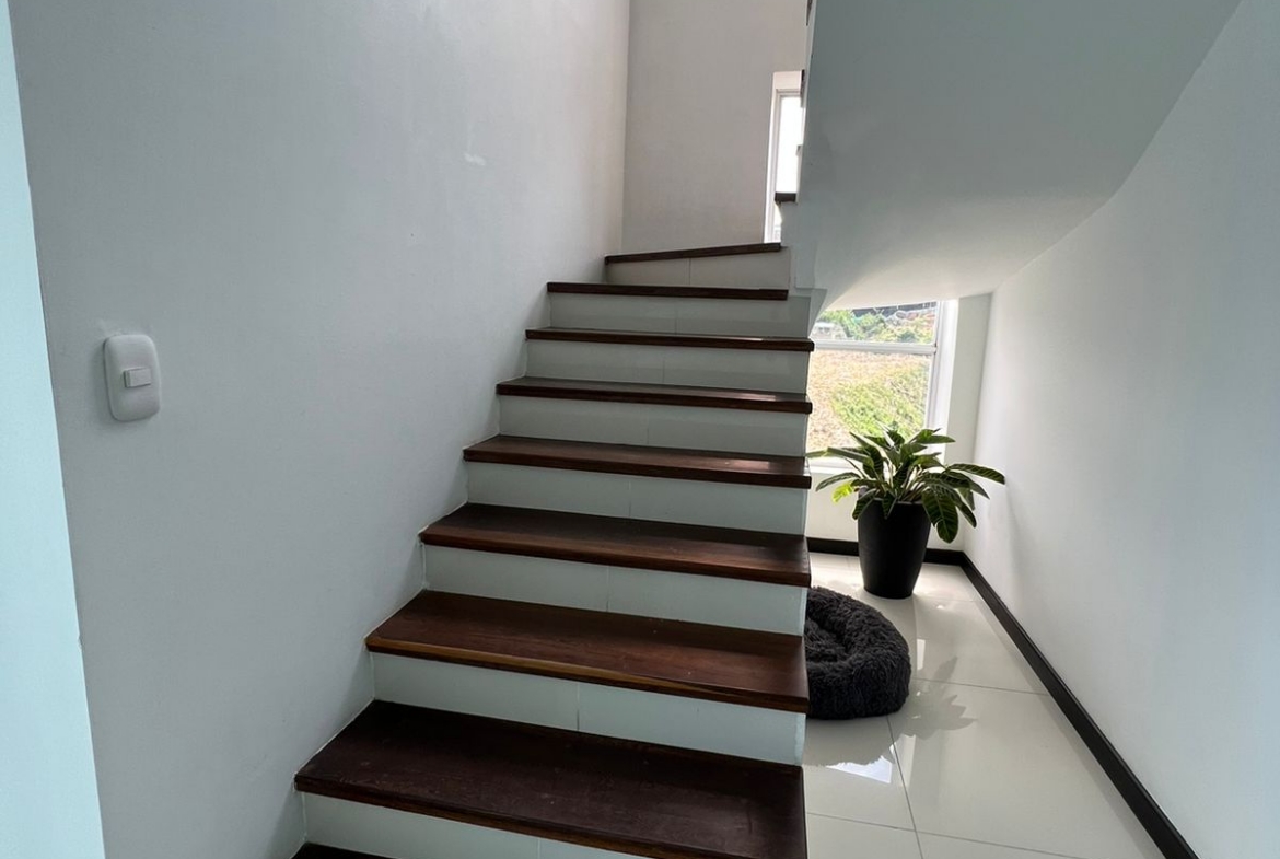 VENDO PENT HOUSE DUPLEX EN EXCLUSIVO SECTOR DE PINARES