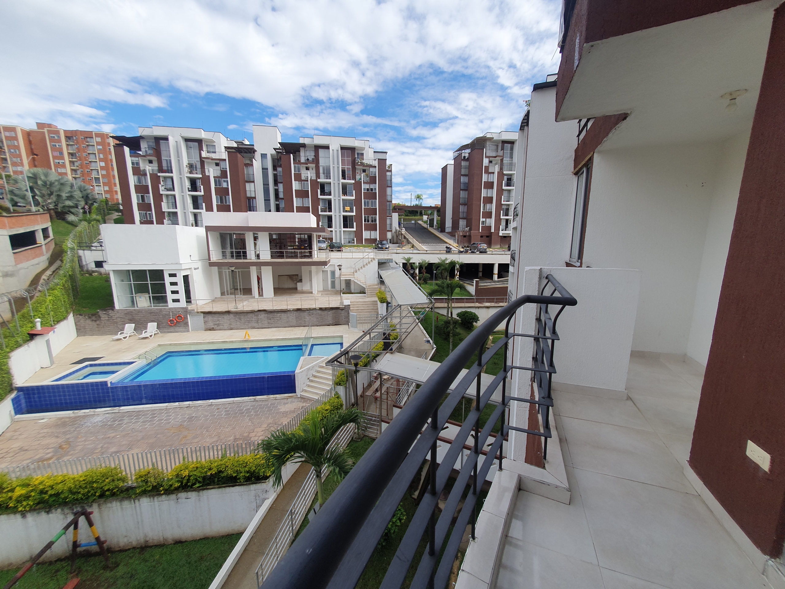 EN VENTA APARTAMENTO DUPLEX AV SUR SECTOR CORALES