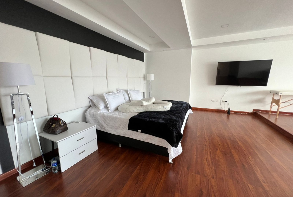 VENDO PENT HOUSE DUPLEX EN EXCLUSIVO SECTOR DE PINARES