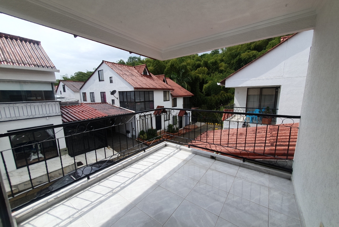 CASA EN VENTA AVENIDA SUR SECTOR HOME CENTER