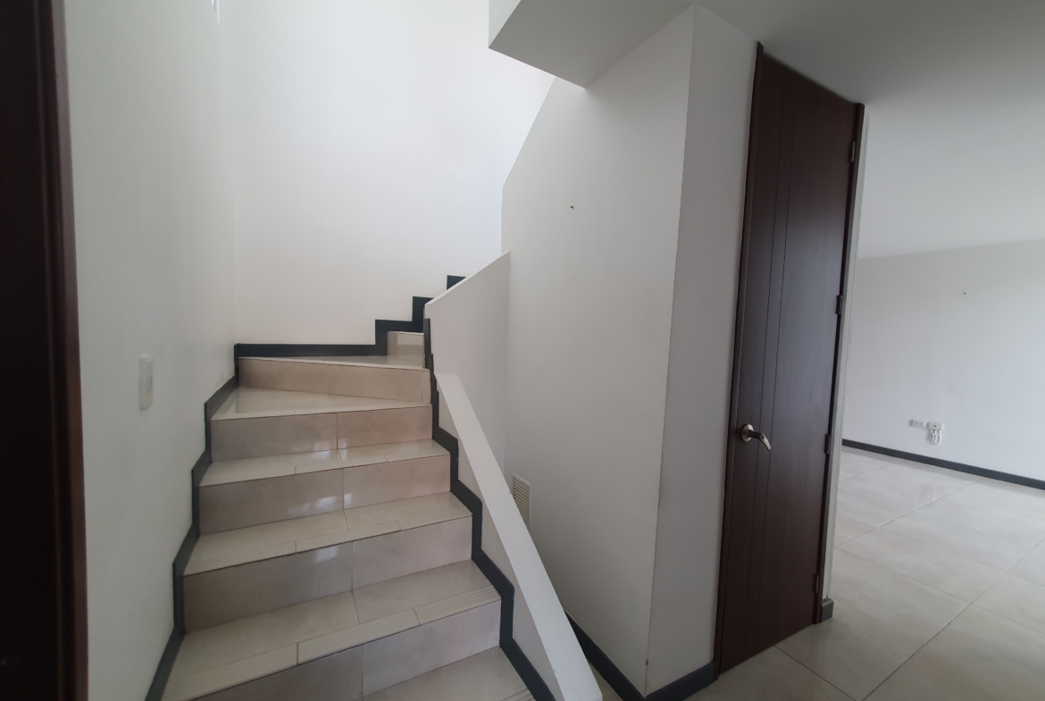 EN VENTA APARTAMENTO DUPLEX AV SUR SECTOR CORALES