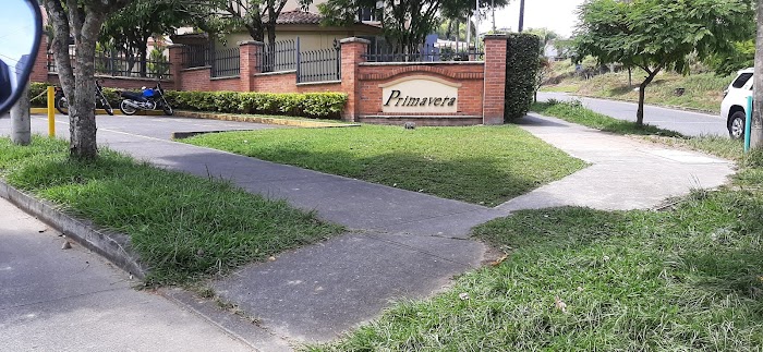 VENDO CASA EN CONJUNTO RESIDENCIAL SECTOR PINARES