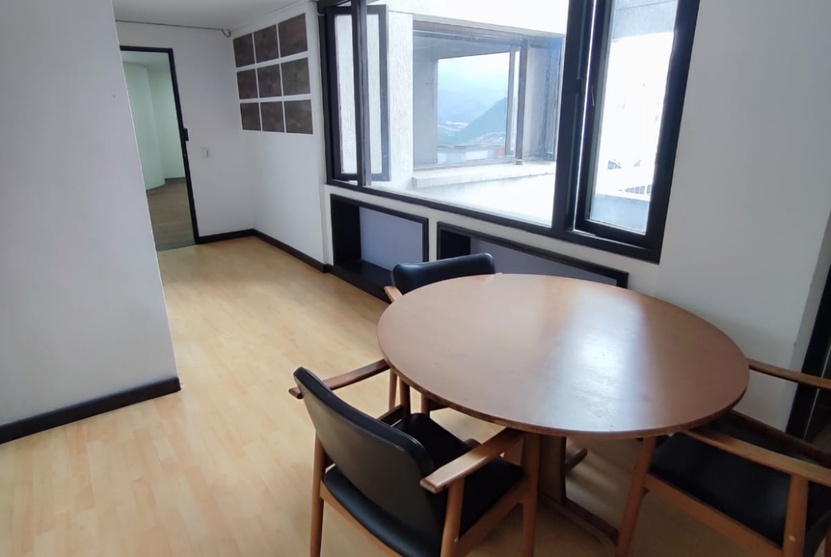 VENDO OF EN EL CORAZON DEL CENTRO DE MANIZALES 76 M2