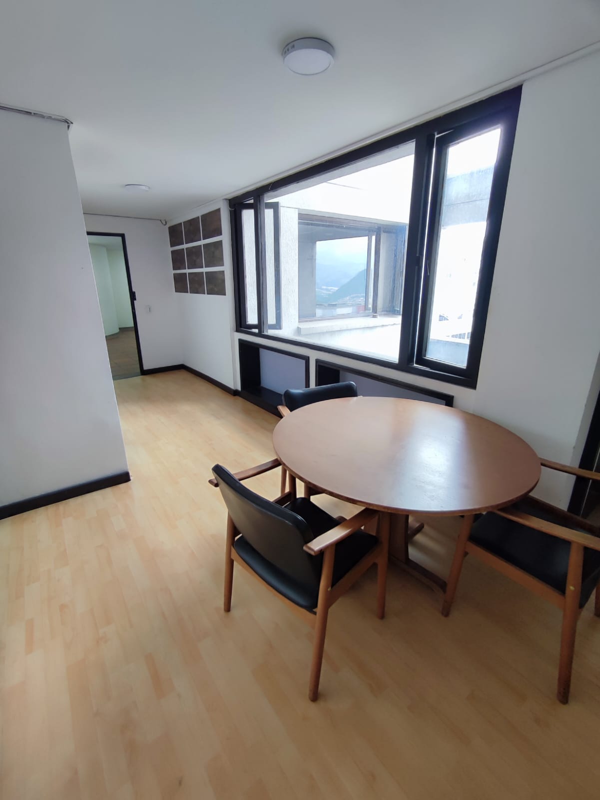 30507520240423061459 VENDO OF EN EL CORAZON DEL CENTRO DE MANIZALES 76 M2