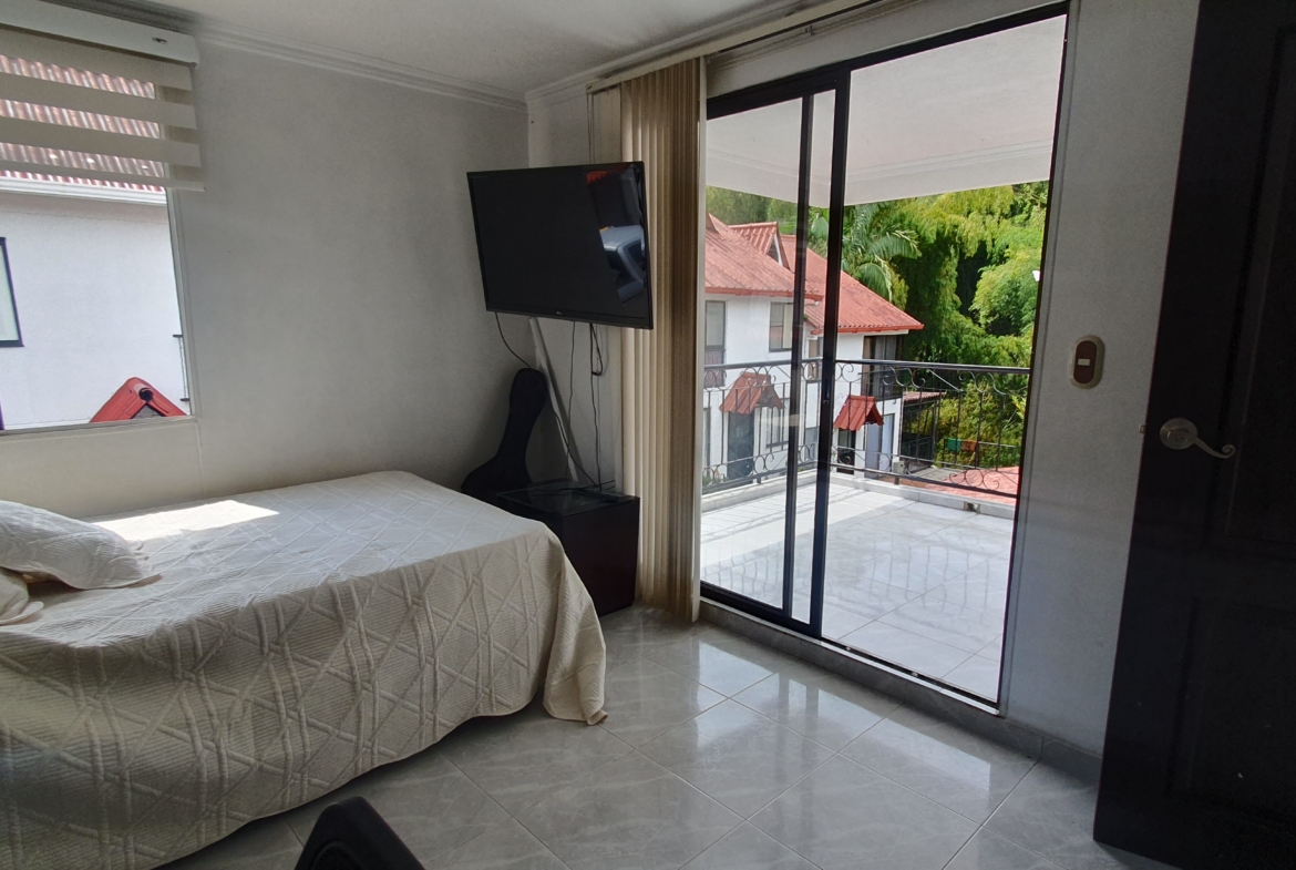 CASA EN VENTA AVENIDA SUR SECTOR HOME CENTER