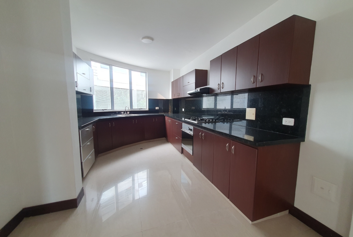EN VENTA CASA EN PINARES CONJUNTO CERRADO