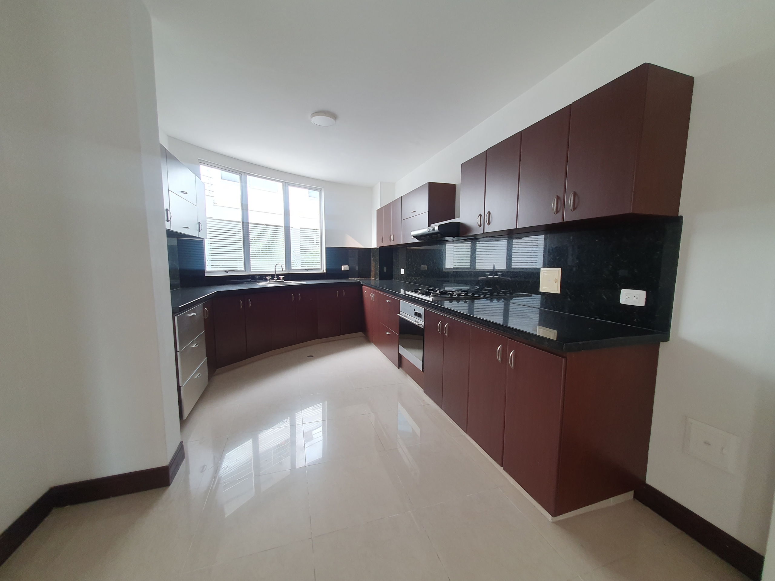 EN VENTA CASA EN PINARES CONJUNTO CERRADO