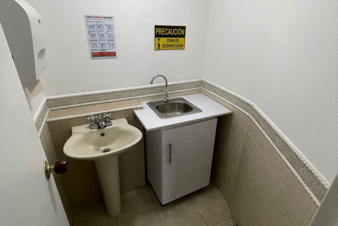 SE RENTA CASA PARA OFICINAS EN MARAYA