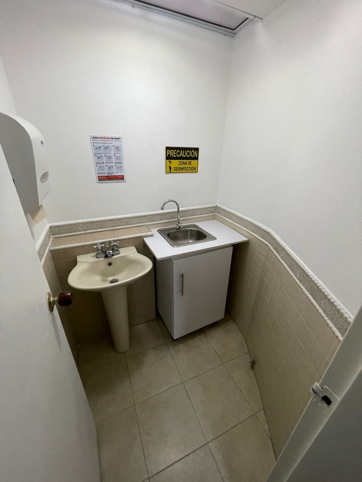 30507520250812024411 SE RENTA CASA PARA OFICINAS EN MARAYA