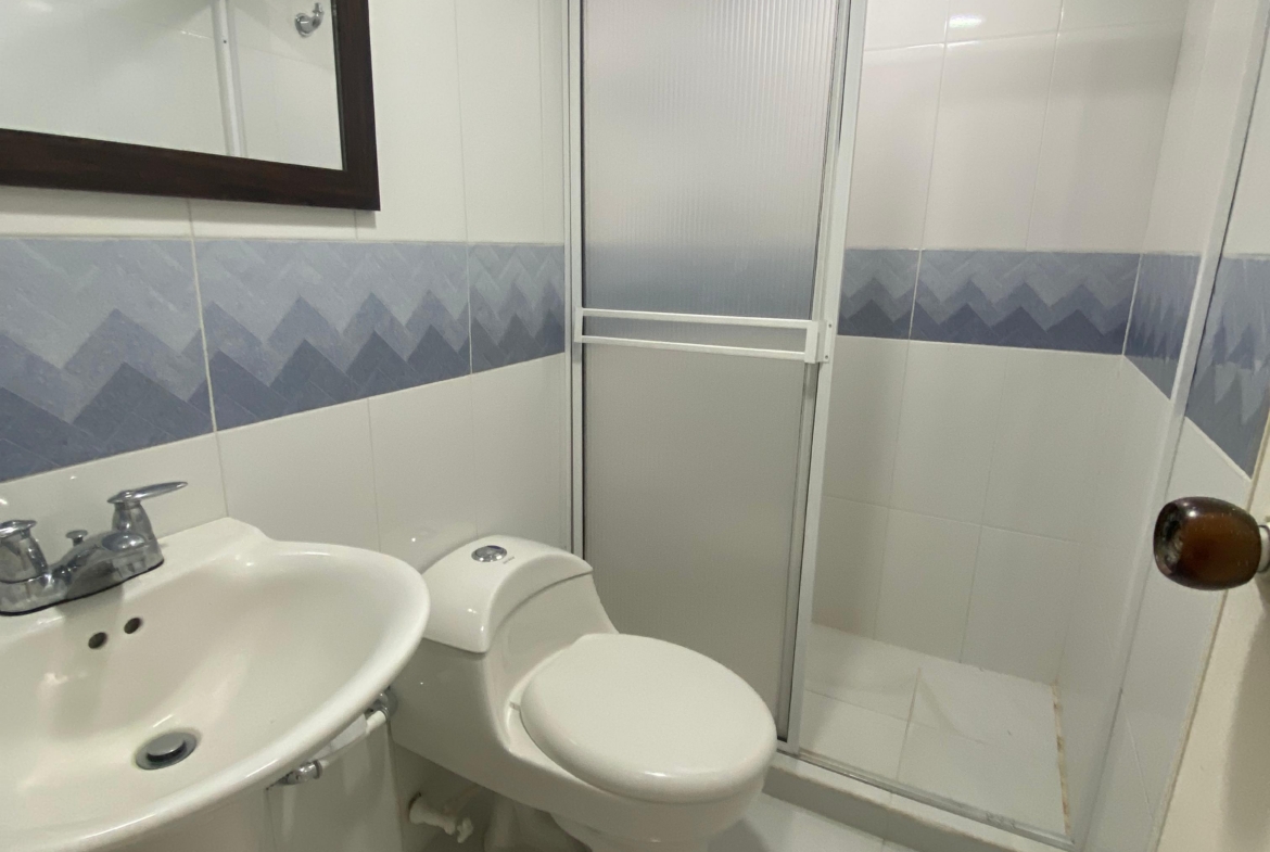 VENDO APARTAMENTO EN LA CIRCUNVALAR