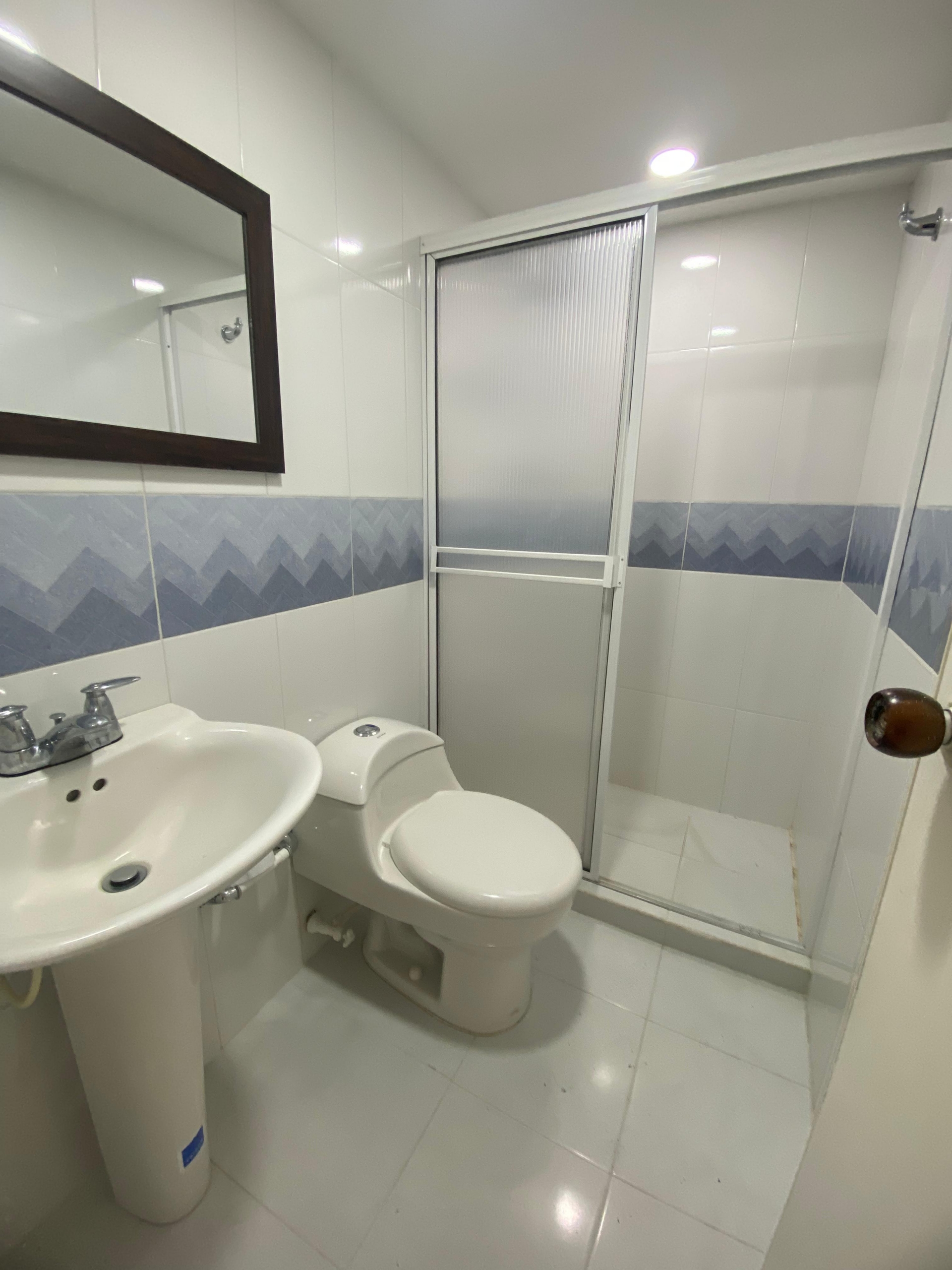 VENDO APARTAMENTO EN LA CIRCUNVALAR