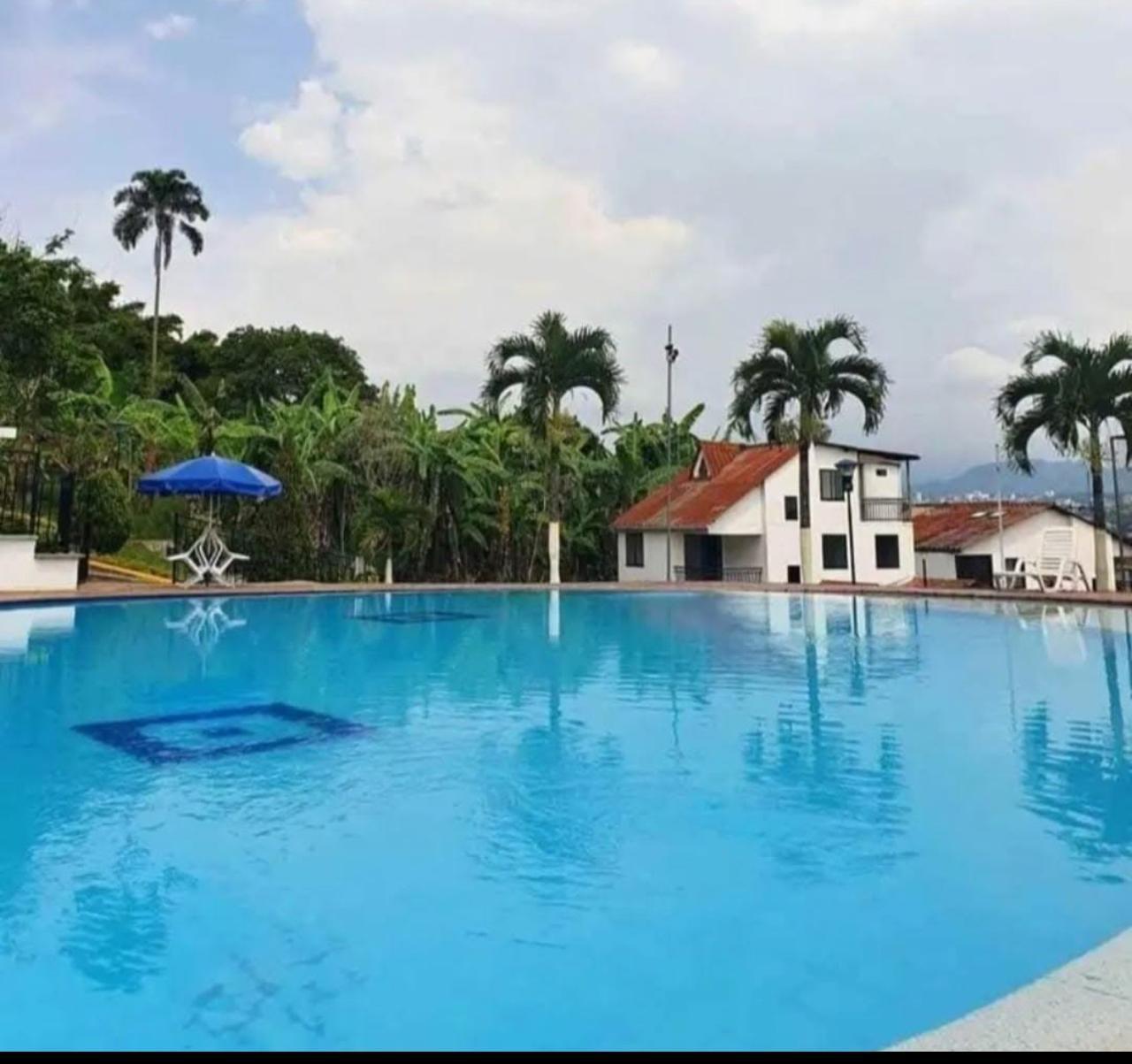 VENDO APARTAESTUDIO SECTOR AEROPUERTO PEREIRA