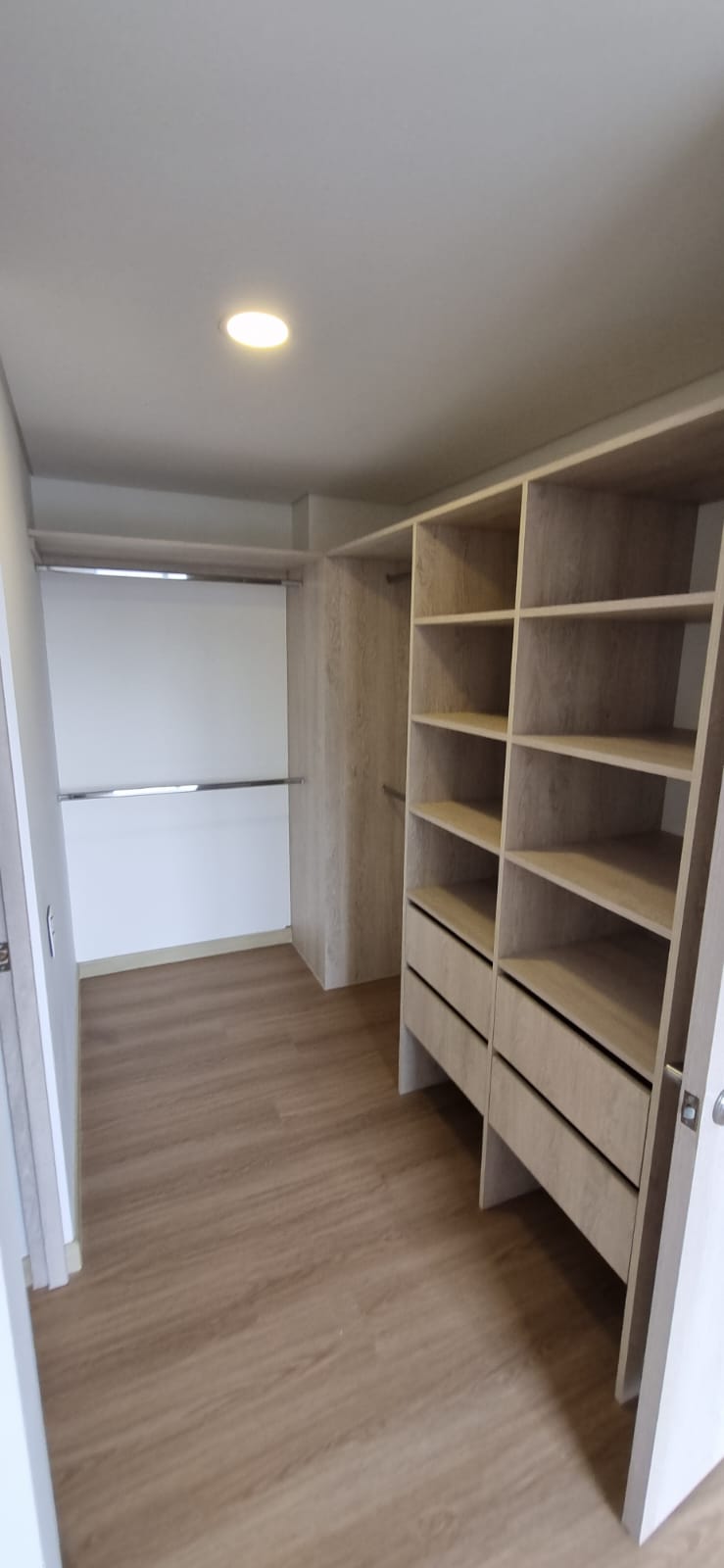VENDO APARTAMENTO UBICACIÓN ESTRATÉGICA AVENIDA SUR EN PEREIRA