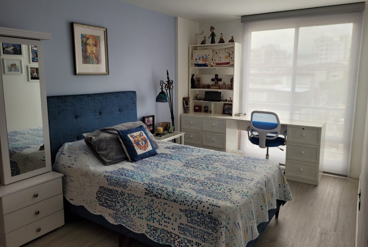 VENDO APARTAESTUDIO EN PINARES FRENTE A MEGACENTRO