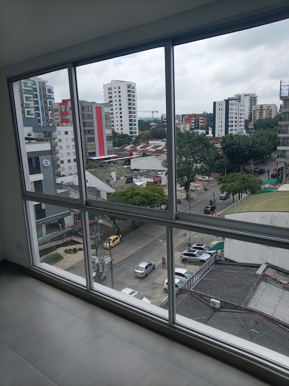 SE ARRIENDA OFICINA EN CENTRO DE NEGOCIOS EN ÁLAMOS PEREIRA