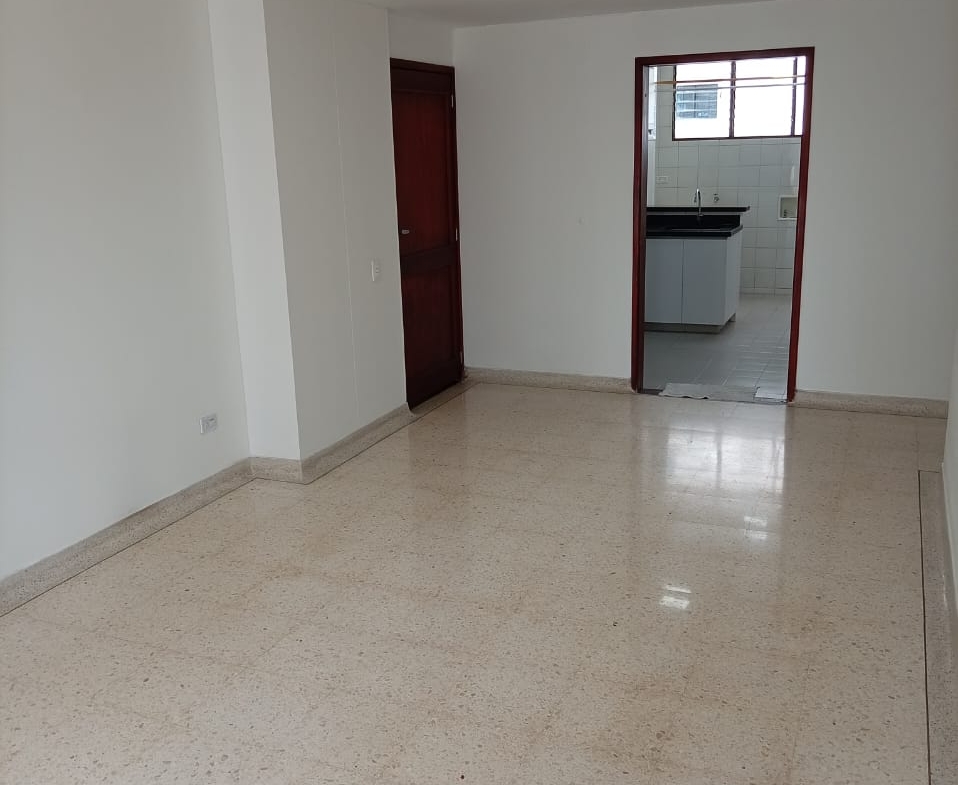 SE VENDE APARTAMENTO CERCA A MEGACENTRO PINARES
