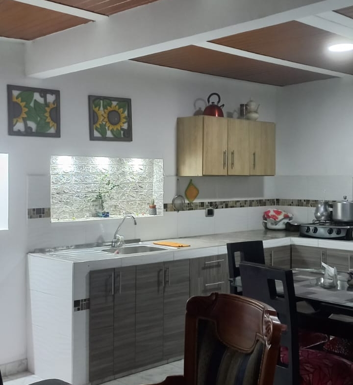 SE VENDE CASA DE TRES PISOS EN SAMARIA