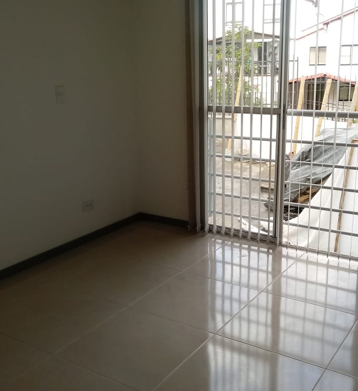 VENDO APARTAMENTO SECTOR UNICENTRO PEREIRA